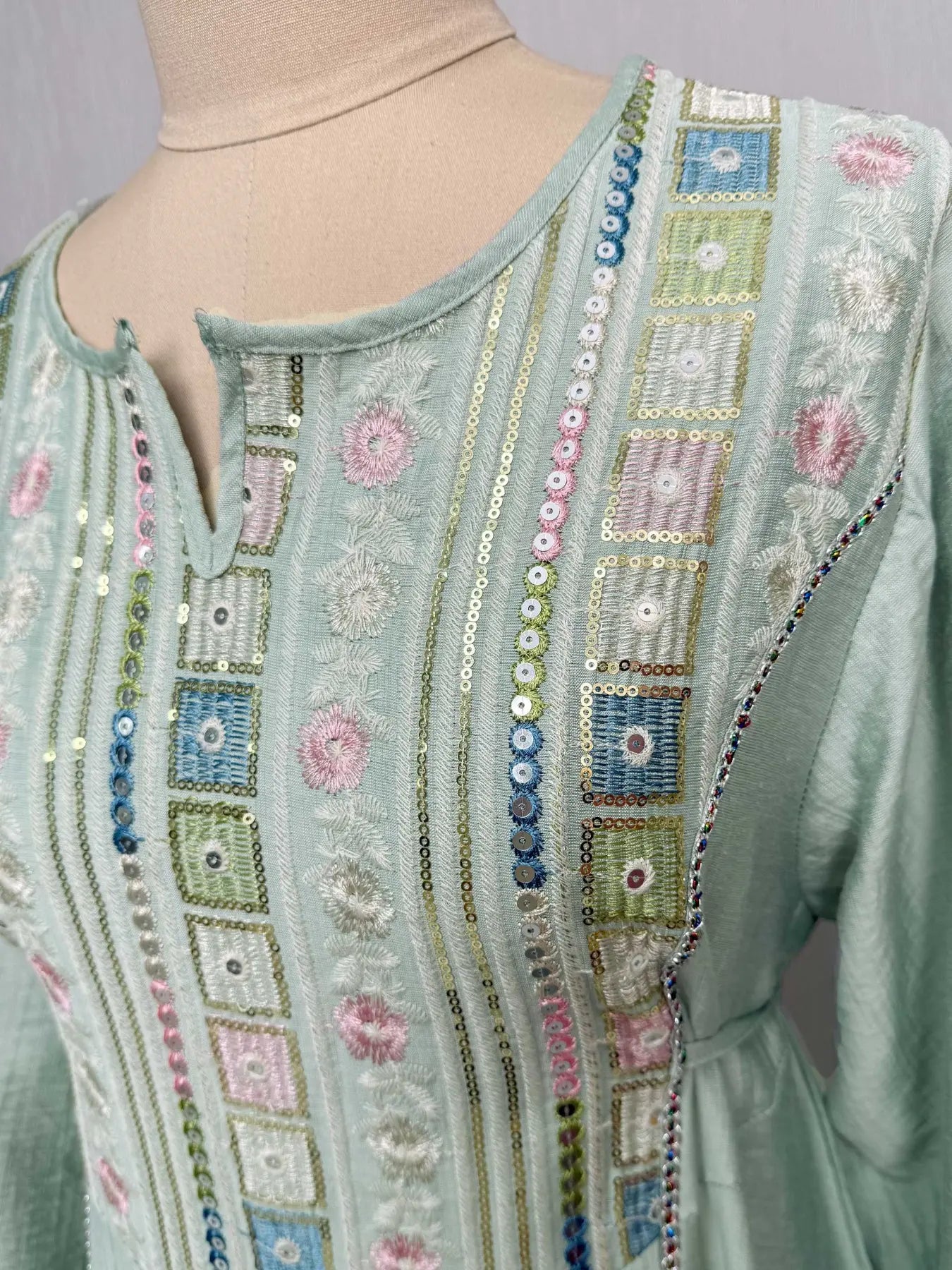 Women'S Elegant Embroidered Beaded Dress, Loose-Fit Woven Fabric, All-Season Wear, High-Quality Material, Stylish & Comfortable Design, Abayas for Eid